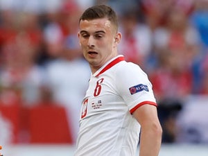 ليفربول يسعى لضم لاعب وسط بوجون
