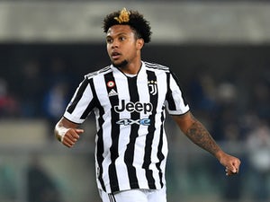 توتنهام وليدز يونايتد يتنافسون لضم لاعب وسط يوفنتوس