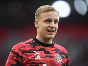 لاعب وسط مانشستر يونايتد يفشل في مغادرة النادي