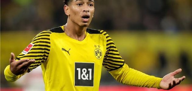 أسطورة مانشستر يونايتد يطالب النادي بضم نجم بوروسيا دورتموند جود بيلينجهام.