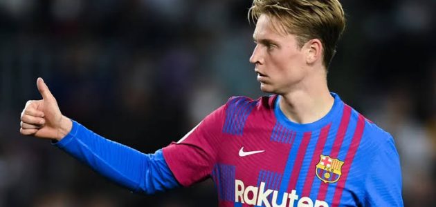 فرينكي دي يونج يقترب من الرحيل عن برشلونة