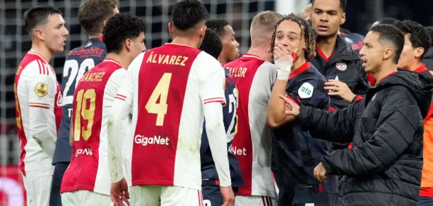ممثلون أندية الدوري الانجليزي كانوا في أمستردام في عطلة نهاية الأسبوع لمشاهدة أياكس يواجه بي إس في أيندهوفن