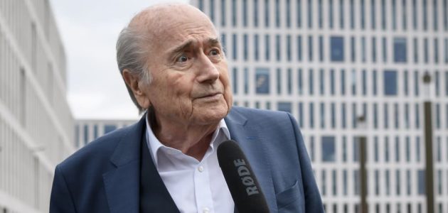 ميشيل بلاتيني  أوضح سبب منح كأس العالم 2022 لقطر.