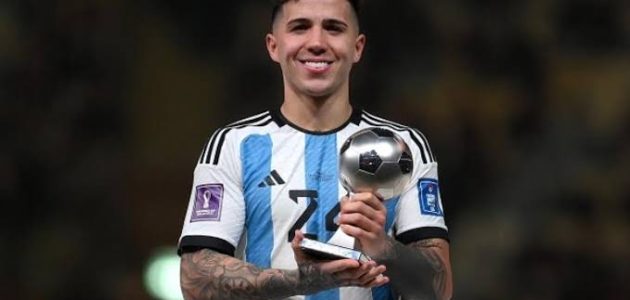 ليفربول قدم عرضًا للتعاقد مع لاعب خط وسط بنفيكا إنزو فرنانديز