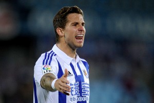 برشلونة يستعد للتعاقد مع مدافع أتلتيك إنيجو مارتينيز