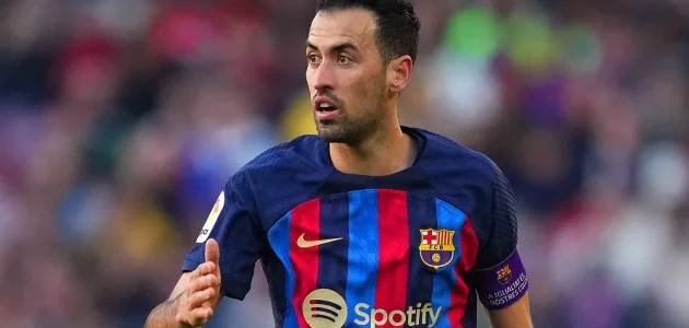 برشلونة يقترب من حسم صفقة بديل بوسكيتس من الدوري الأسباني