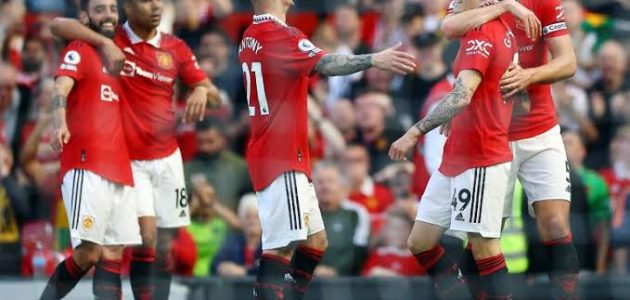مانشستر يونايتد يطالب أسطورة النادي بالرحيل