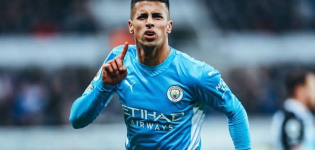 أندية الدوري الانجليزي تتنافس لضم مدافع مانشستر سيتي