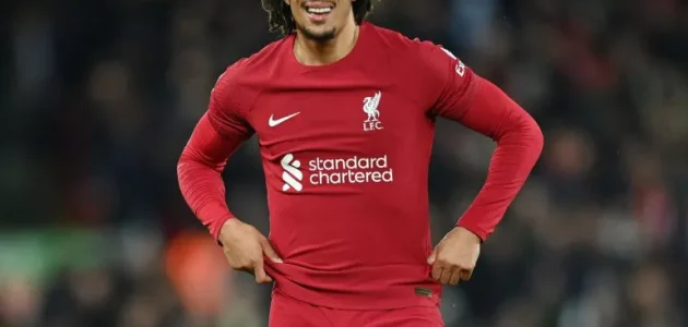 ليفربول يسعى لتجديد عقد مدافعه